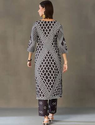 structured women printed kurta with trousers 7