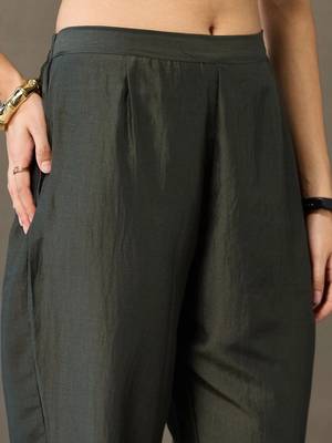 structured women kurta with trousers 4
