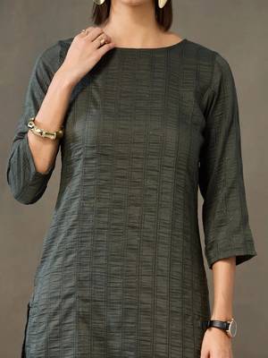 structured women kurta with trousers 5
