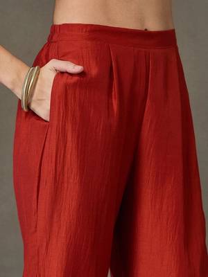 smart women embroidered kurta with trousers 4