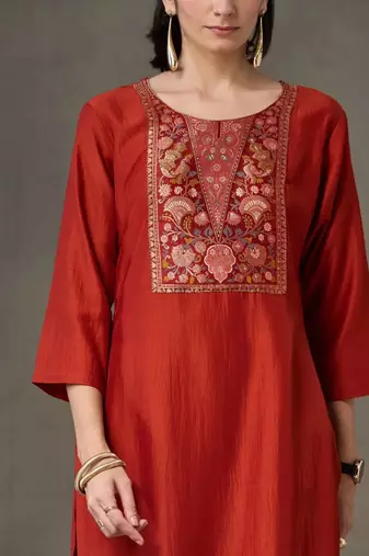 smart women embroidered kurta with trousers