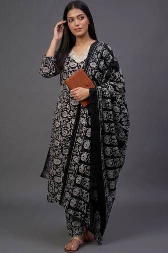 smart women printed kurta with trousers with dupatta