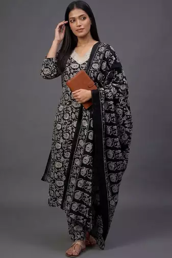 smart women printed kurta with trousers with dupatta