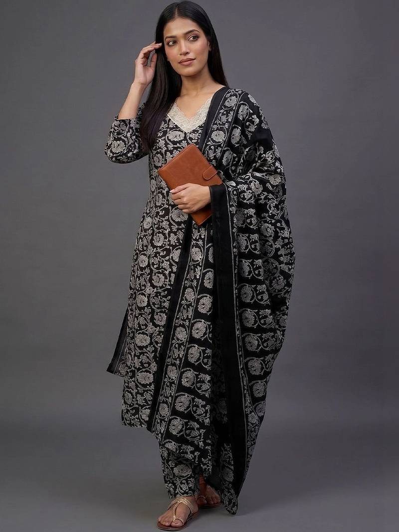 smart women printed kurta with trousers with dupatta