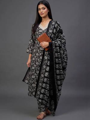 smart women printed kurta with trousers with dupatta 3