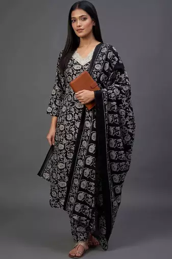 smart women printed kurta with trousers with dupatta