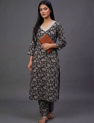 smart women printed kurta with trousers with dupatta 5