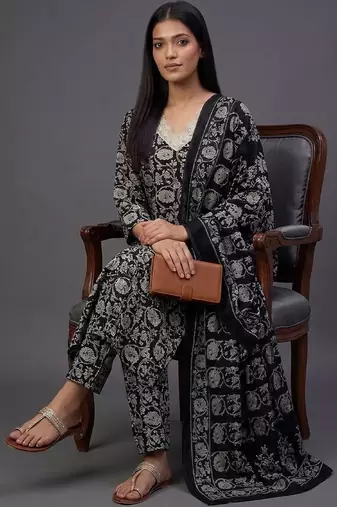 smart women printed kurta with trousers with dupatta