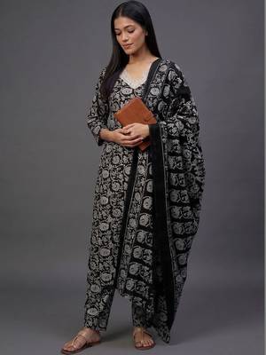 smart women printed kurta with trousers with dupatta 7