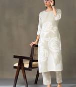 smart women printed kurta with trousers