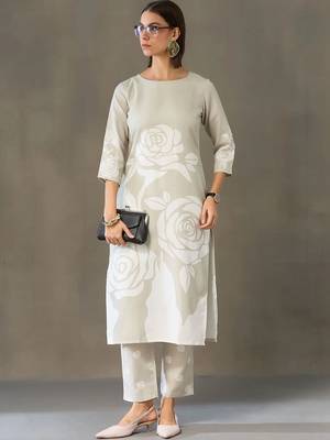 smart women printed kurta with trousers 2