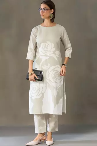 smart women printed kurta with trousers