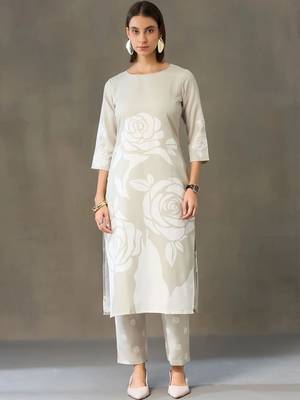 smart women printed kurta with trousers 3