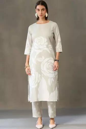 smart women printed kurta with trousers