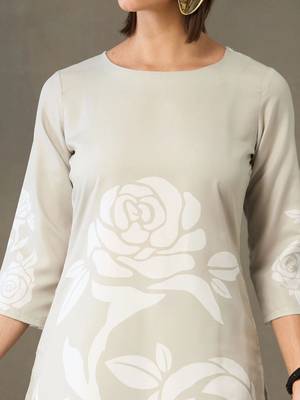 smart women printed kurta with trousers 5