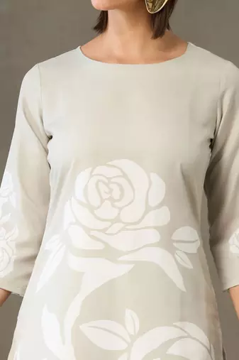 smart women printed kurta with trousers