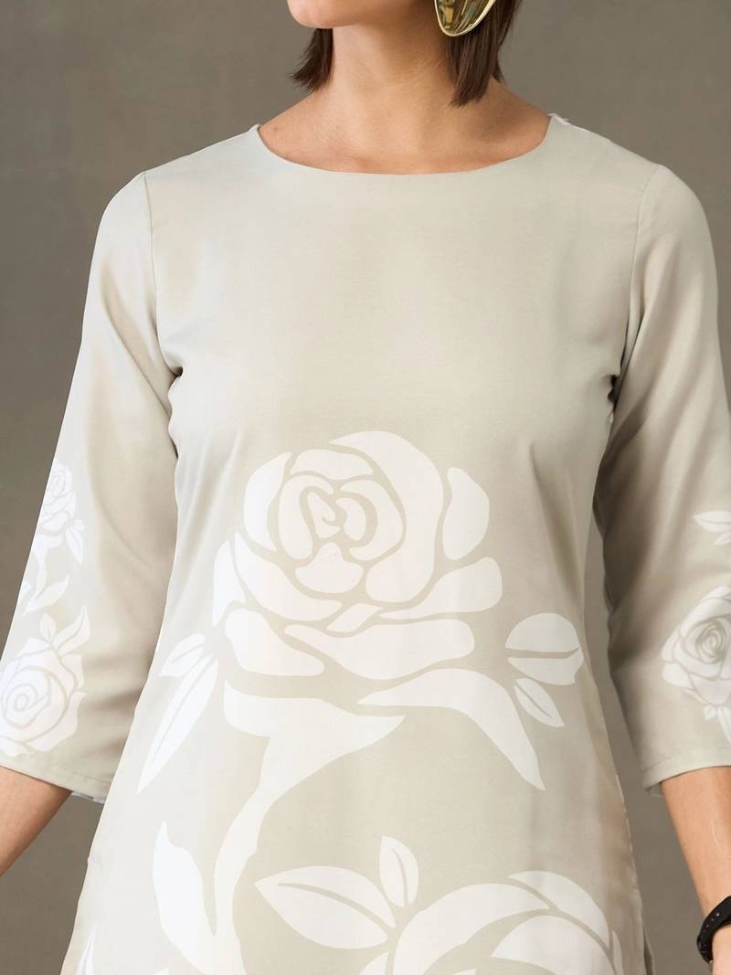 smart women printed kurta with trousers
