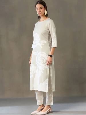 smart women printed kurta with trousers 6