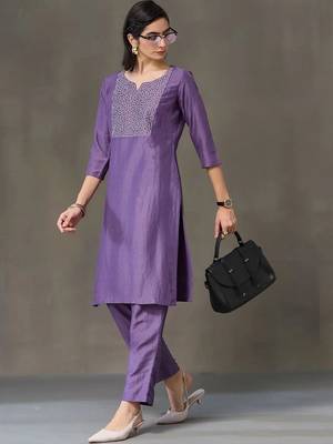 structured women embroidered kurta with trousers 3