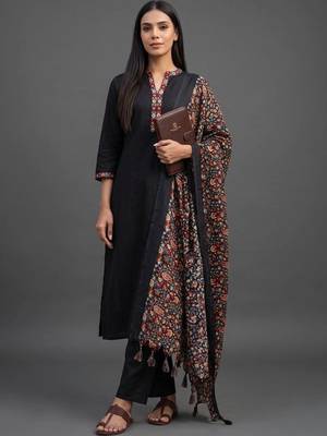 everyday workwear women kurta with trousers with dupatta 4