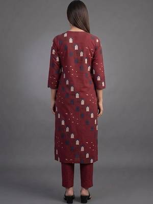 tailored women printed kurta with trousers 4