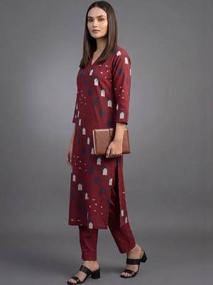 tailored women printed kurta with trousers 5