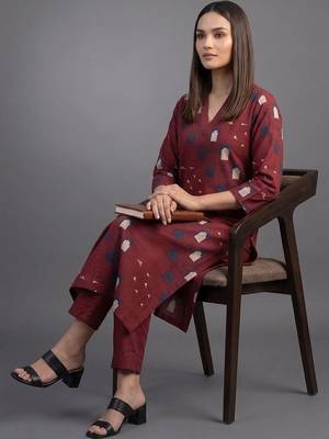tailored women printed kurta with trousers 7