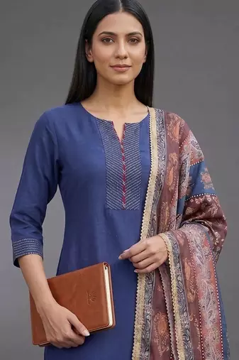 smart women kurta with trousers with dupatta