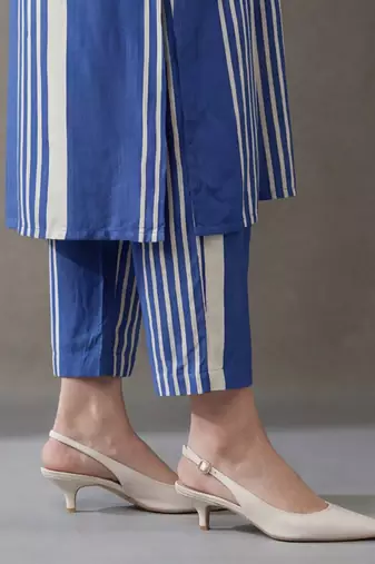 women striped regular kurta with trousers