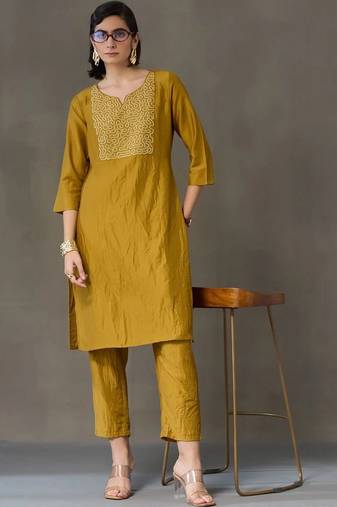formal women embroidered kurta with trousers