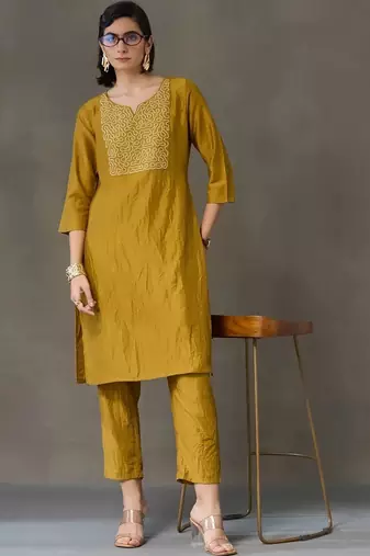 formal women embroidered kurta with trousers