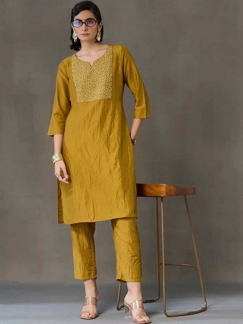 formal women embroidered kurta with trousers