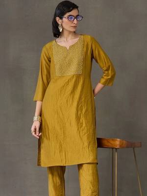 formal women embroidered kurta with trousers 2