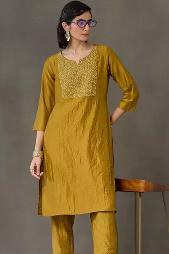 formal women embroidered kurta with trousers