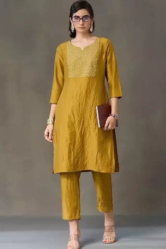 formal women embroidered kurta with trousers