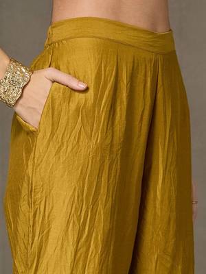 formal women embroidered kurta with trousers 4