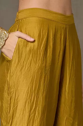 formal women embroidered kurta with trousers