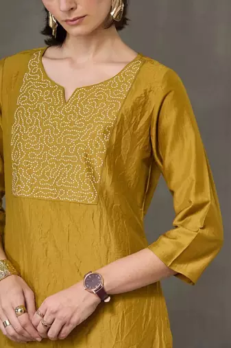 formal women embroidered kurta with trousers