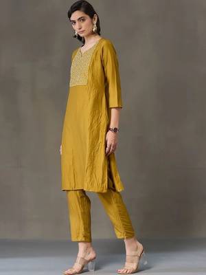 formal women embroidered kurta with trousers 6