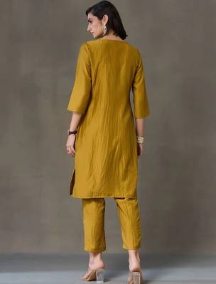 formal women embroidered kurta with trousers 7