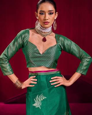 green woven design zari pure linen banarasi saree with blouse piece 5