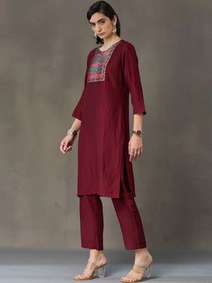 tailored women embroidered kurta with trousers 3