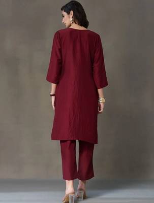 tailored women embroidered kurta with trousers 6