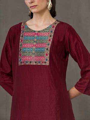 tailored women embroidered kurta with trousers 7