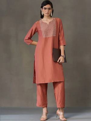 tailored women embroidered kurta with trousers 3