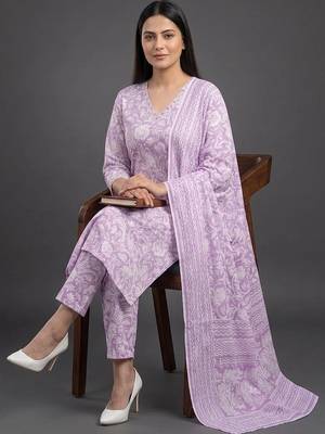 workwear women printed kurta with trousers with dupatta 4
