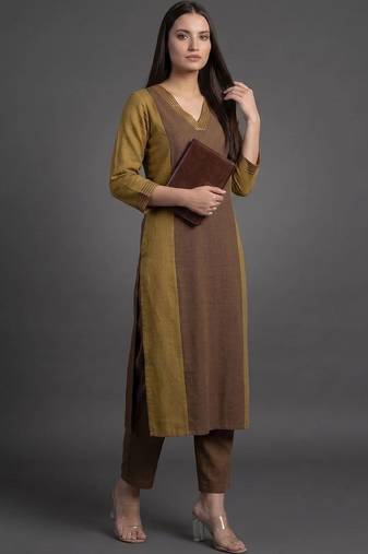smart women colourblocked kurta with trousers