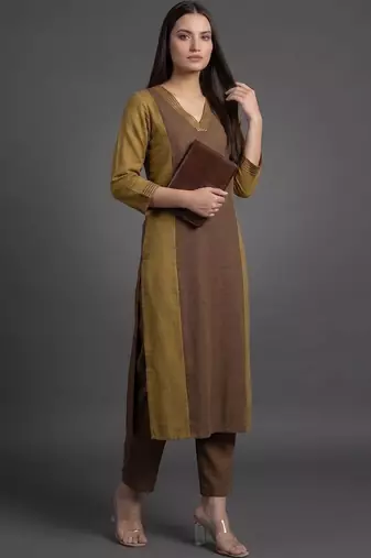 smart women colourblocked kurta with trousers