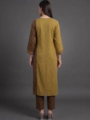 smart women colourblocked kurta with trousers 2