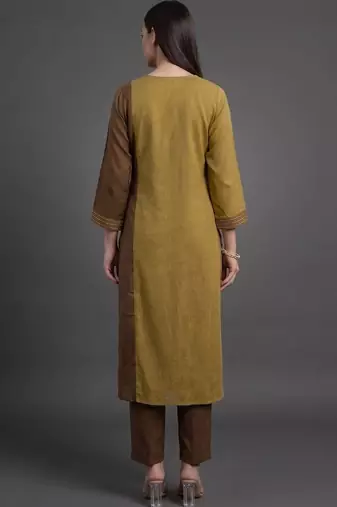 smart women colourblocked kurta with trousers